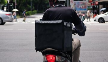 Nova lei garante proteção para entregadores por aplicativo de entrega, enquanto durar a pandemia